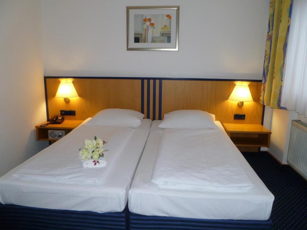 Hotel Am Feuersee Stuttgart Room photo